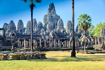 Bayon is a temple complex in the center of Angkor Thom, built in the XII century in honor of Jayavarman VII in Siem Reap in Cambodia. Angkor Wat is the largest religious monument in the world.