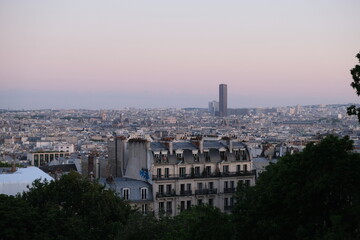 Panorama de Paris depuis Montmartre au soleil couchant