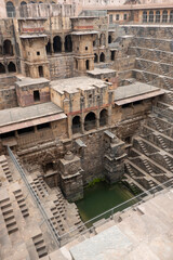 Obraz premium Chand Baori stepwell in the village of Abhaneri, Rajasthan, India. Wide view