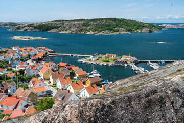 Blick auf Fjällbacka (Schweden) vom Vetteberget
