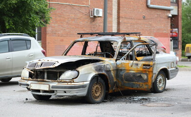 A burnt-out car in a parking lot in the courtyard, Dal'nevostochny Prospekt, Saint Petersburg, Russia, June 26, 2025 