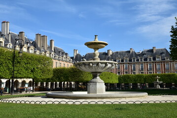  Fontaine de la place des Vosges &agrave; Paris. France