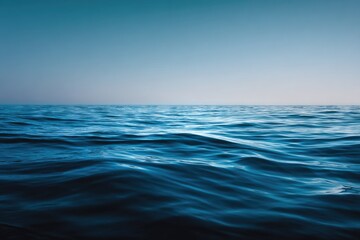 Obraz premium Calm ocean surface at dawn or dusk