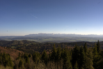 Wieża widokowa i okolice w Lubaniu. Okolice jeziora Czorstyńskiego niedaleko Tatr. Polska 2025. © Roman Trojanowski