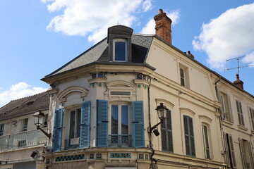 Bâtiment typique, vue de l'extérieur, ville de Mantes la Jolie, département des Yvelines, France