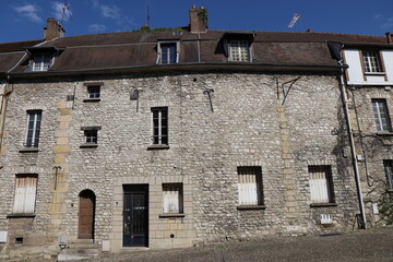 Bâtiment typique, vue de l'extérieur, ville de Mantes la Jolie, département des Yvelines, France