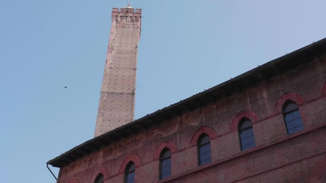 asinelli, asinelli tower, renaissance, clock tower, tourist attraction, famous, heritage, italian culture, town, travel destination, bologne, downtown, rizzoli road, sightseeing, ancient, architectura