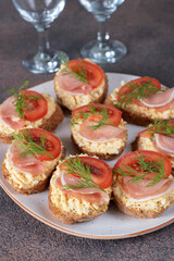Bruschetta with bacon and tomatoes on rye bread toast