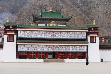 Main hall of Labrang Monastery in Gansu, showcasing traditional Tibetan architecture, one of the largest monastic institutions in the Amdo region.