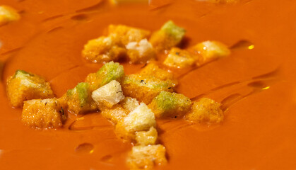 Creamy tomato soup pattern, bisque with croutons wallpaper