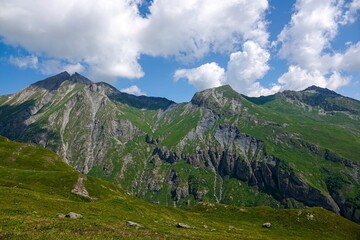 Massif de montagnes à plus de 2000 mètres d'altitude dans les Alpes à Bourg-Saint-Maurice