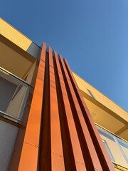construção sobrado com detalhe arquitetônico 