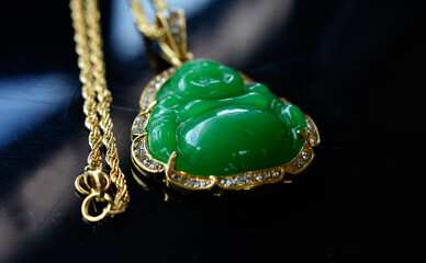 Jade and gold, carved jade and gold necklace © Diamon jewelry