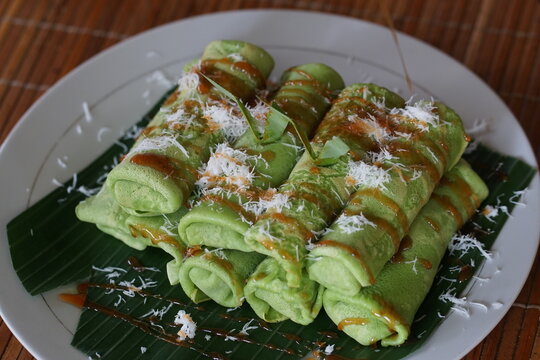 Dadar Gulung, Indonesian Coconut Crepes