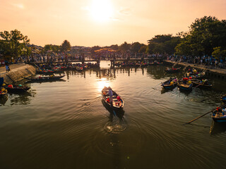 Obraz premium Golden Sunset Boat Ride on the Thu Bon River in Hoi An, Vietnam