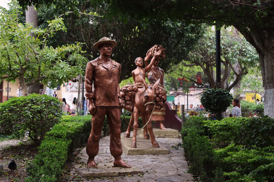 Sculpture of a Totonac family 
