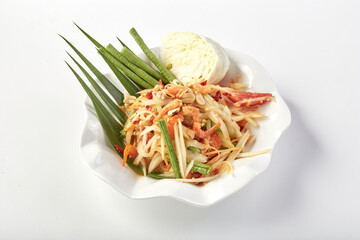 Spicy Thai papaya salad served with fresh vegetables, featuring shredded green papaya, tomatoes, green beans, peanuts, and chili for vibrant and flavorful dish