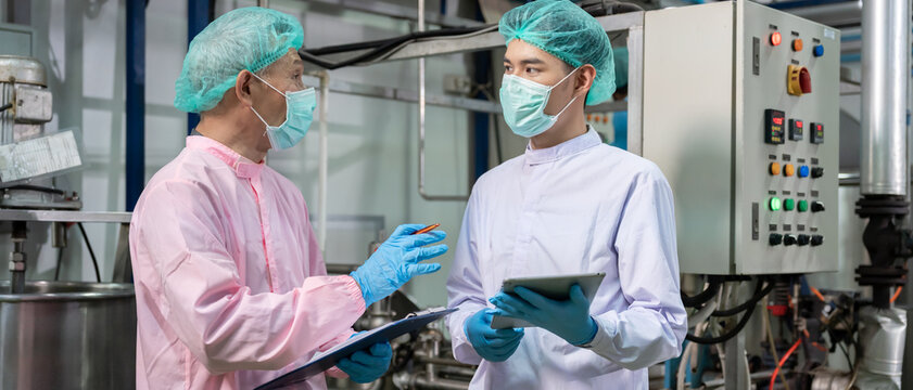 quality supervisor or food or pharmaceutical technician discuss about process control of food and drugs before send product to the customer. Production leader recheck parameter and productivity.