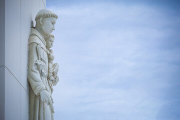 Saint Anthony holding Child Jesus Catholic religious statue