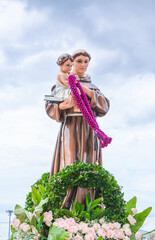 Fototapeta premium Saint Anthony holding Child Jesus Catholic religious statue