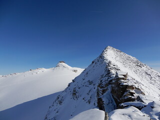 übern Südwetsgrat zur Goldbergspitze 3073m.. links hinten der Hohe Sonnblick 3106m mit dem...