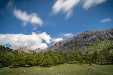 Panor&aacute;mica monta&ntilde;a nubes, sierra norte de m&aacute;laga