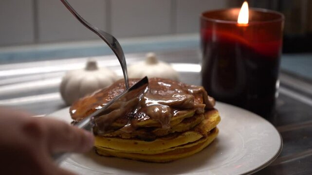 Pancake-Turm wird angeschnitten