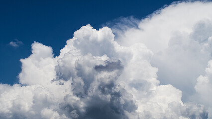 Cumulus bourgeonnants par temps instable