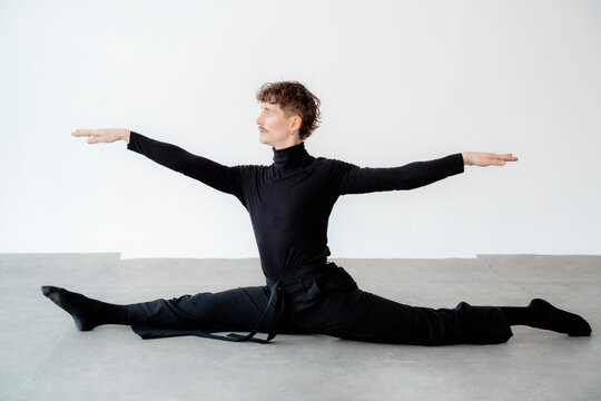 Ballet dancer performing a split indoors in Berlin, Germany