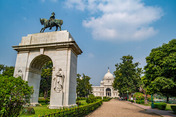 Fototapeta premium The Victoria Memorial is located in the heart of Kolkata, in West Bengal. This white marbled opulent structure was built in memory of Queen Victoria.