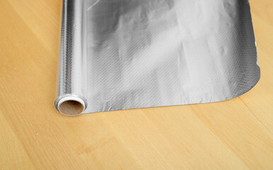 Insulated roll-up aluminum foil for baking