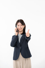 女性　スマートフォン　スマホ　笑顔