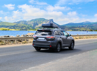 SUV moves along the sea coast into the mountains