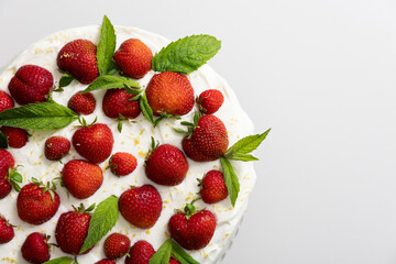 A strawberry and mascarpone cream cake with lemon