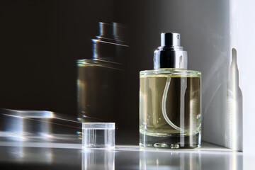 Perfumed mist for hair with the effect of bifurcation.