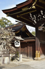 早春の北野天満宮　三光門付近(京都市上京区)