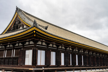 Many old houses in Japan are built of wood.
