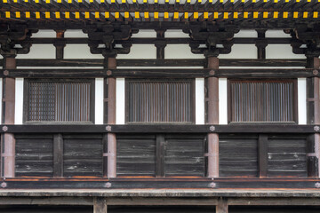 Many old houses in Japan are built of wood.