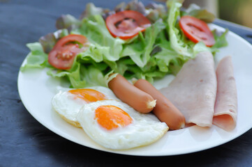 egg , sausage and ham with vegetable or sunny side up egg