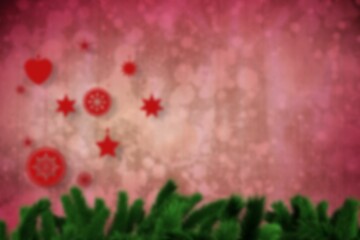 Obraz premium Blurred christmas decorations hanging over wood