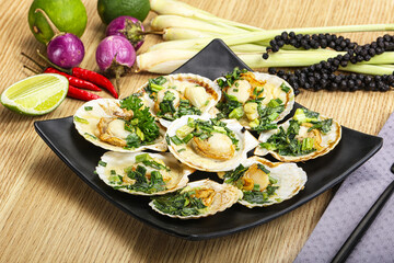Grilled scallops with green onion