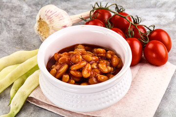 White baked bean in tomato sauce
