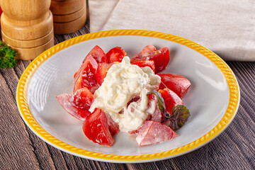 Salad with stracciatella and tomato