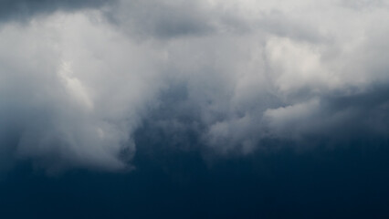 Temps orageux et cumulonimbus