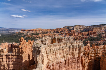 Fototapeta premium Sunset Point Overlook, Bryce Canyon National Park, Utah. Claron Formation, (Tcp) Pink member; mudstone, sistone, sandstone; weathers into picturesque cliffs, columns, spires, and pinnacles. 