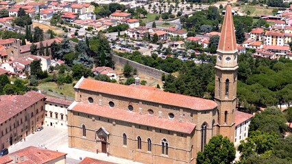 Vista aerea della città di Arezzo, Toscana, Italia. 
Cattedrale dei Santi Donato e Pietro e le...