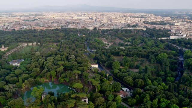 Vista aerea di Villa Borghese, Roma, Italia.
Il polmone verde del centro della citt&agrave; di Roma.. Villa Borghese.
