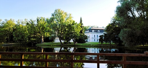 pałac w radziejowicach w województwie mazowieckim © mobile