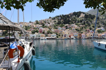 Obraz premium Mediterranean Beauty – Brightly Colored Houses on Symi Island, Greece