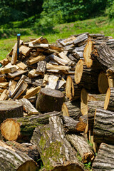 積み上げられた薪